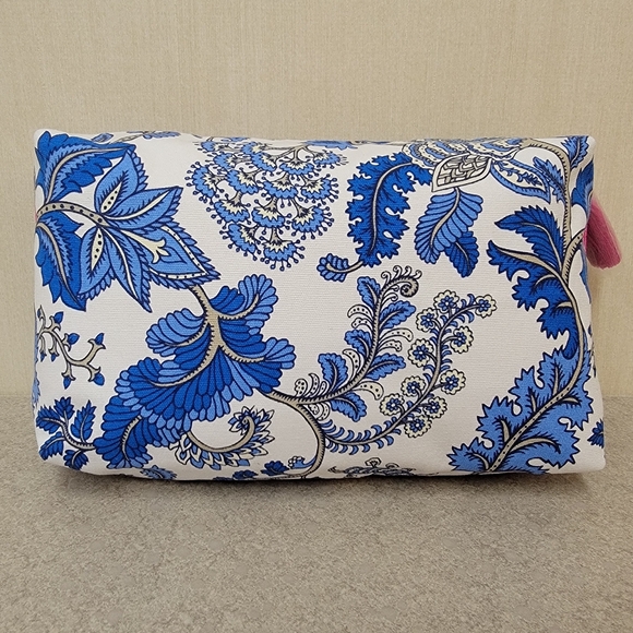 Estee Lauder Handbags - Estee Lauder Cosmetics Bag